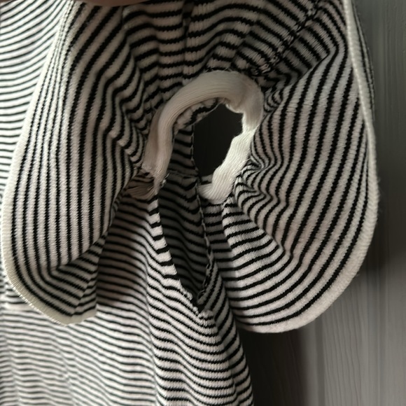 Decjuba Cold Shoulder Tank - Picture 8 of 8